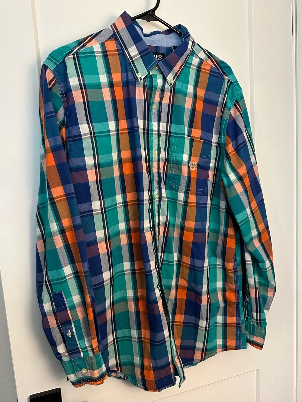 Perfect for fall! Men’s Chaps plaid long sleeved shirt. Size L, like new!